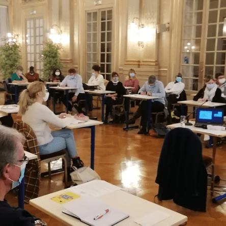 Réunion de plusieurs personnes afin de délibérer sur certains sujets.