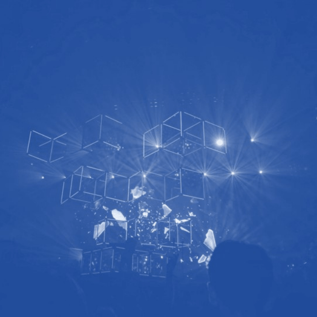 Représentation d'une base de donnée par des cubes qui s'emboitent.