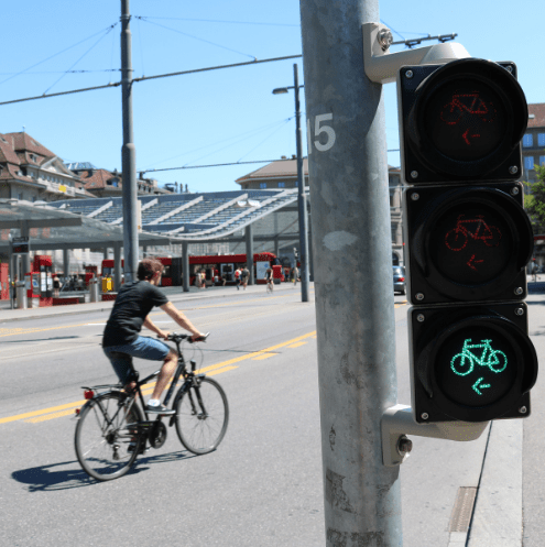 Photographie d'un vélo dans une zone urbaine.1
