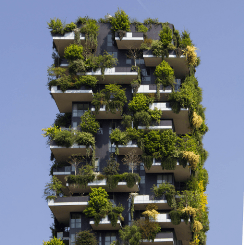 Immeuble avec de la végétation à chaque balcon.1